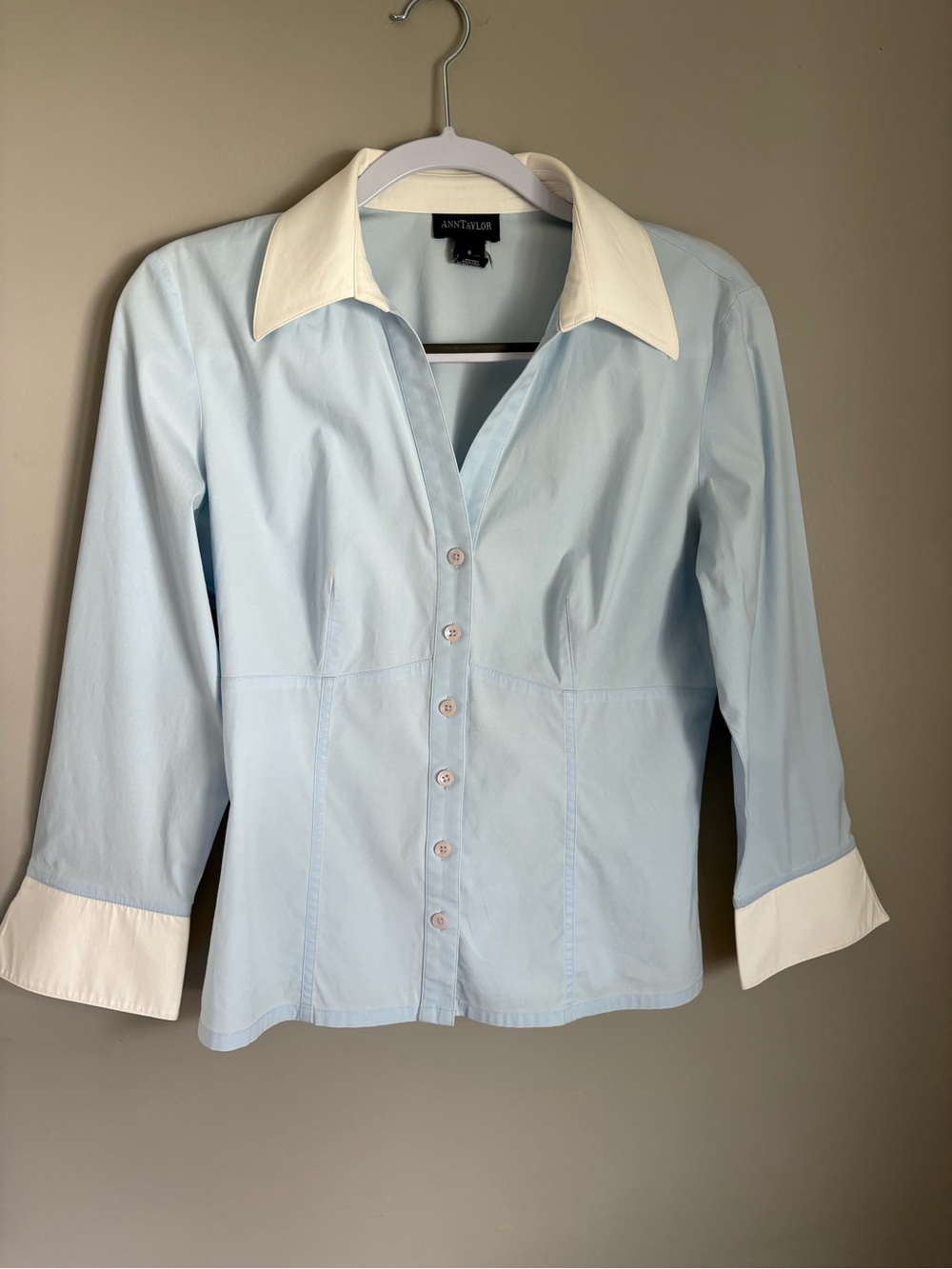 ANN TAYLOR Light Blue Button Down White Collar Cuffs Preppy Corporate Size 6 - Picture 3 of 12